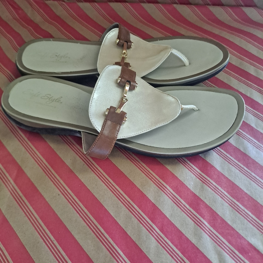 Soft Style Sandals - Picture 4 of 8